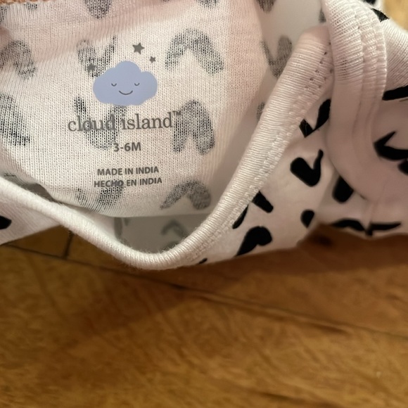 NWOT Size 3-6M Cloud Island Onesie - Picture 3 of 3